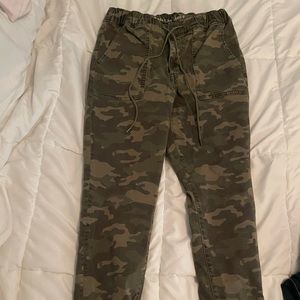 American Eagle Woman Camo Joggers